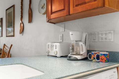 Coffee/tea facilities, Kitchen or kitchenette