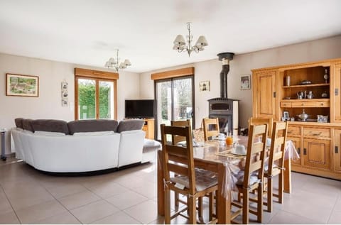 Communal lounge/ TV room, Living room, Dining area