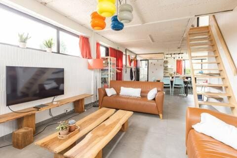 Communal lounge/ TV room, Living room, Seating area, Evening entertainment