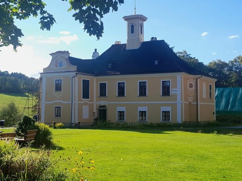 Property building, Summer, Garden, Landmark view