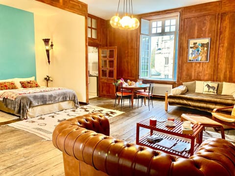 Bed, Living room