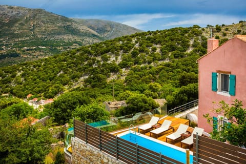 View (from property/room), Landmark view, Mountain view, Pool view, Inner courtyard view