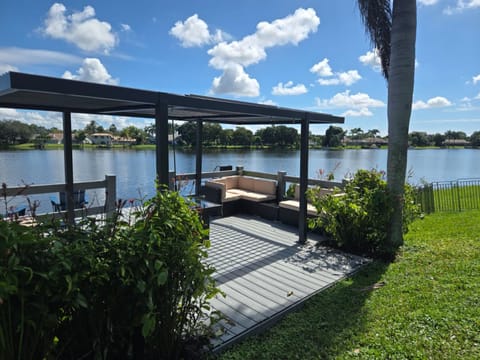 Patio, Lake view