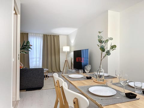 Communal lounge/ TV room, Living room, Dining area