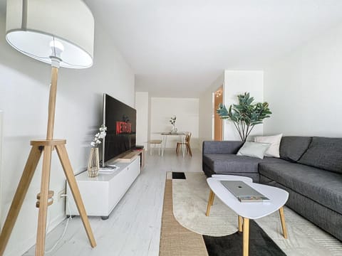 Communal lounge/ TV room, TV and multimedia, Living room, Seating area