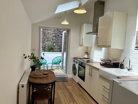 Kitchen or kitchenette, Dining area, dishwasher, oven, stove