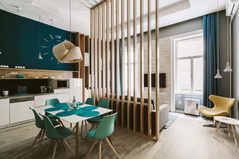 Kitchen or kitchenette, Living room, Seating area, Dining area