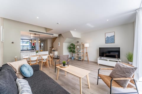 TV and multimedia, Kitchen or kitchenette, Living room