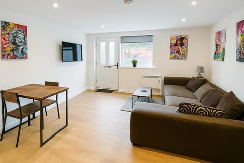 Rentals Leicester 2 - Free Street Parking Apartment in Leicester