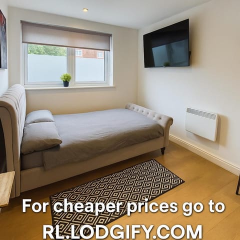 Rentals Leicester 2 - Free Street Parking Apartment in Leicester