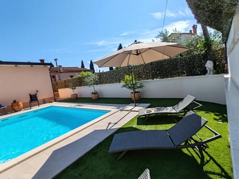 Day, Pool view, Swimming pool, Swimming pool, sunbed