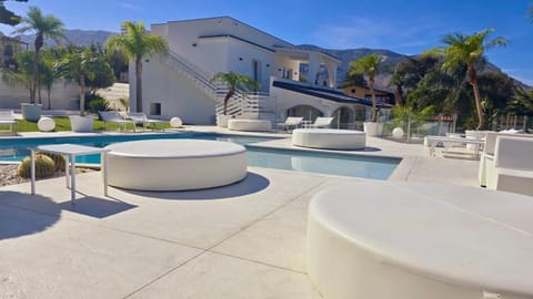 Property building, Day, Pool view, Swimming pool, sunbed