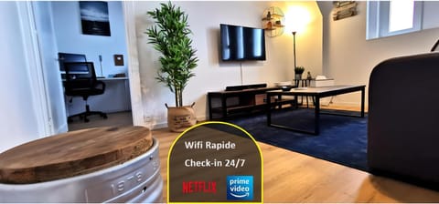 Communal lounge/ TV room, Bed, TV and multimedia, Living room, Seating area, Dining area