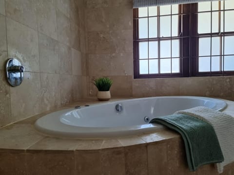 Homely Seastay Bed and Breakfast in Cape Town