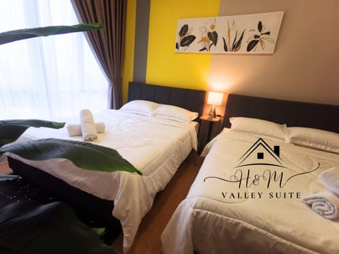 Bedroom, Pool view, Family, towels