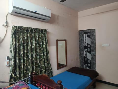 Bedroom, air conditioner