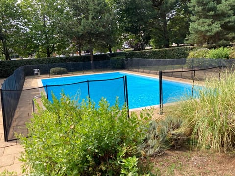 Swimming pool, Swimming pool