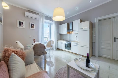 Living room, Dining area, kitchen