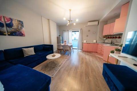 Kitchen or kitchenette, Living room, Seating area, Dining area, stove