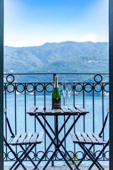 Balcony/Terrace, Lake view, Mountain view
