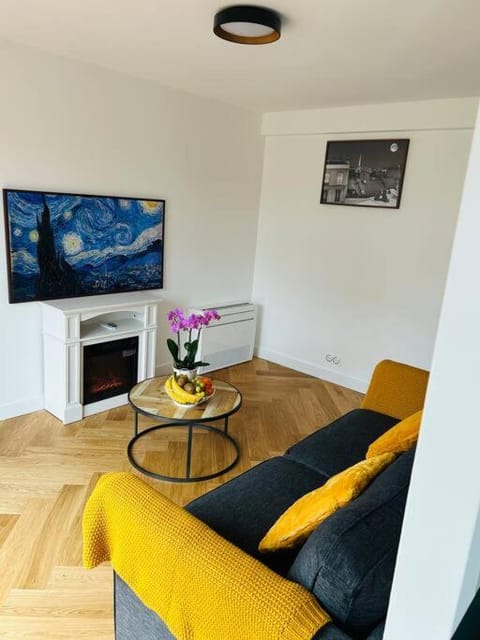 An Exceptional Apartment, 20 Min Paris, 10 Min Orly Airport, 30 Min Disney, 25 Min Versailles, Parking free Apartment in Île-de-France