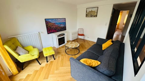 An Exceptional Apartment, 20 Min Paris, 10 Min Orly Airport, 30 Min Disney, 25 Min Versailles, Parking free Apartment in Île-de-France