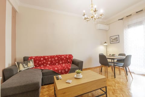 Seating area, Dining area, air conditioner