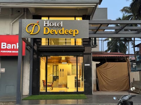 Property building, Facade/entrance, Property logo or sign