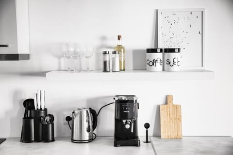 Coffee/tea facilities, Kitchen or kitchenette, Dining area, Meals, Breakfast