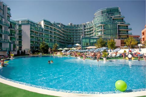 Property building, Garden, Pool view, Swimming pool, sunbed