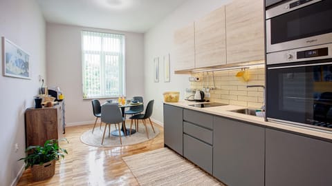 Kitchen or kitchenette, Living room, kitchen