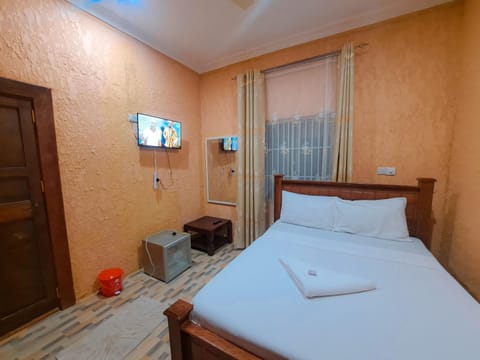 TV and multimedia, Photo of the whole room, Bedroom
