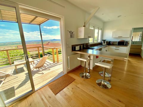 Natural landscape, View (from property/room), Balcony/Terrace, Kitchen or kitchenette, Dining area, Mountain view