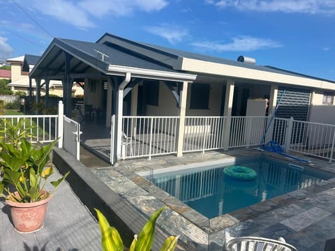 Property building, Day, Pool view, Swimming pool