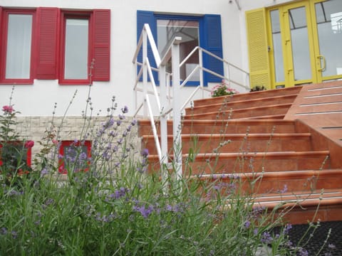 Facade/entrance