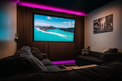 Communal lounge/ TV room, TV and multimedia, Living room, Seating area