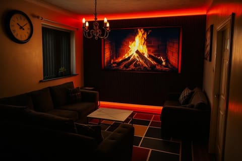 Communal lounge/ TV room, TV and multimedia, Living room, Seating area