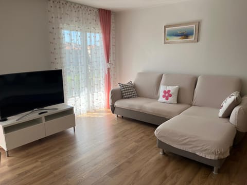 Communal lounge/ TV room, TV and multimedia, Living room, Seating area