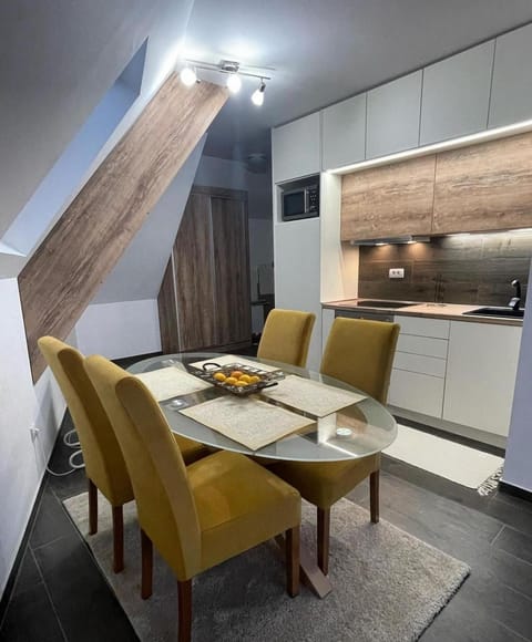 Kitchen or kitchenette, Living room, Seating area, Dining area, minibar, pet friendly, stove