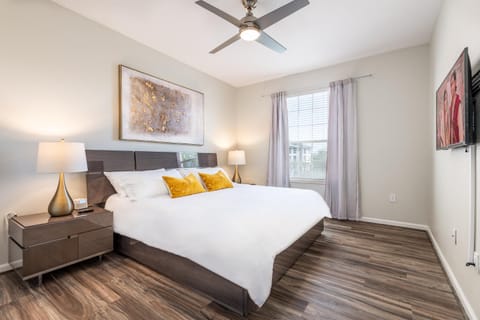 VistaCay Balcony near Pool Convention Ctr iDrive House in Highlands Reserve