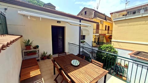 Property building, Balcony/Terrace