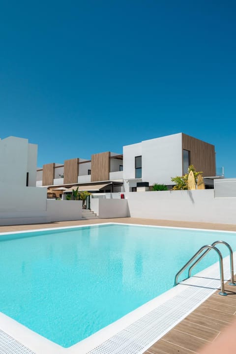 Property building, Pool view, Swimming pool