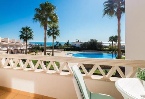 Pool view, Sea view