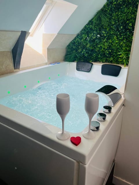 Hot Tub, Bath