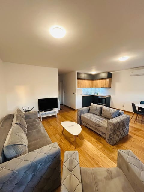 Communal lounge/ TV room, TV and multimedia, Living room, Seating area, Evening entertainment