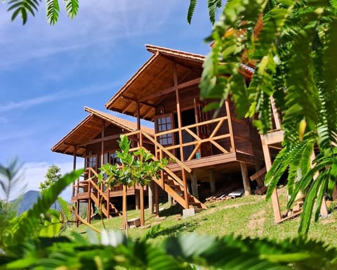 Property building, Facade/entrance, Spring, Day, Natural landscape, Garden, Garden view