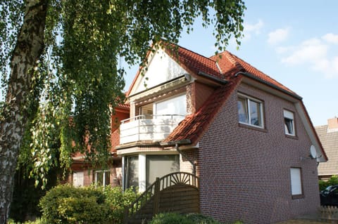 Property building, Day, Balcony/Terrace, Garden view