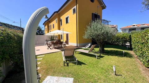 Property building, Patio, Garden, Garden view, sunbed