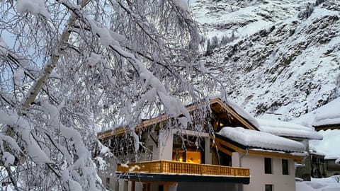 Property building, Natural landscape, Mountain view