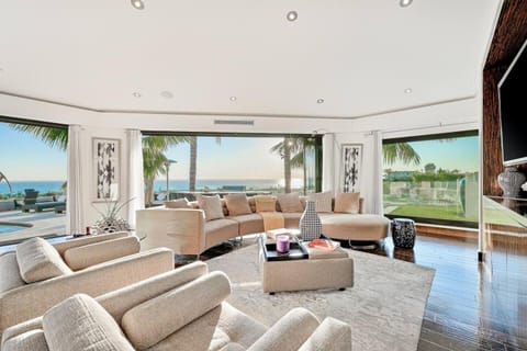 Ocean View Serenity with Theater and Heated Pool House in Pacific Beach